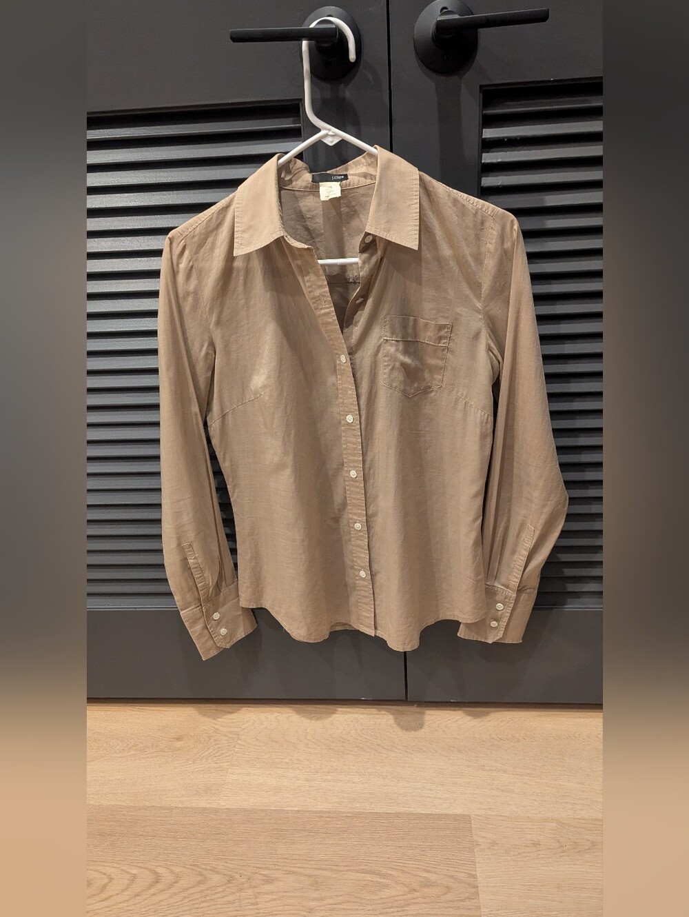 J.Crew Women's Tan Classic Cotton Button-Up Long Sleeve Shirt. Size XSmall